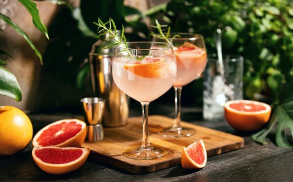 Grapefruit and Rosemary Gin Fizz spring cocktails 