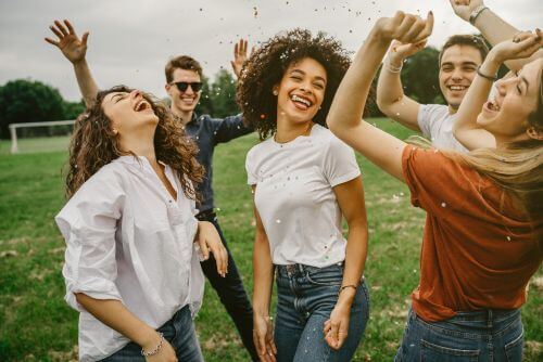 summer friends dancing 